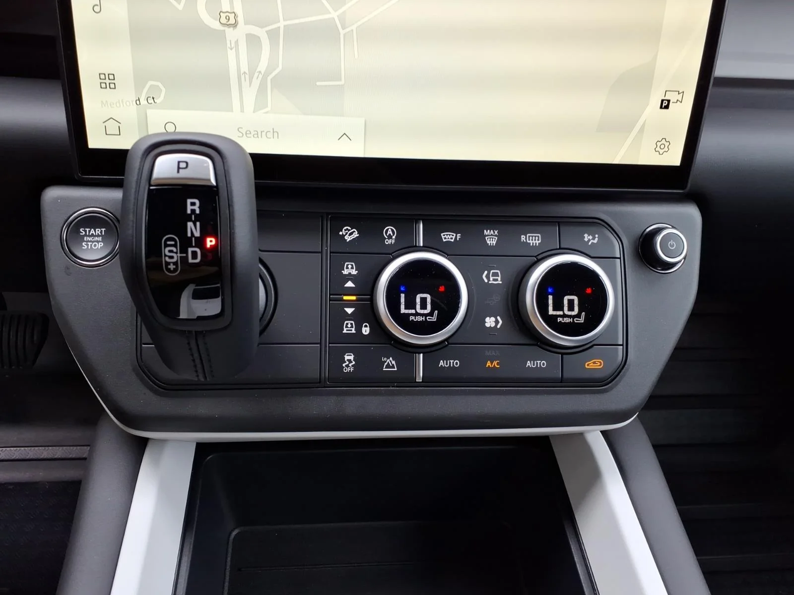 New 2026 Fuji White Land Rover 110 X-Dynamic SE image 13