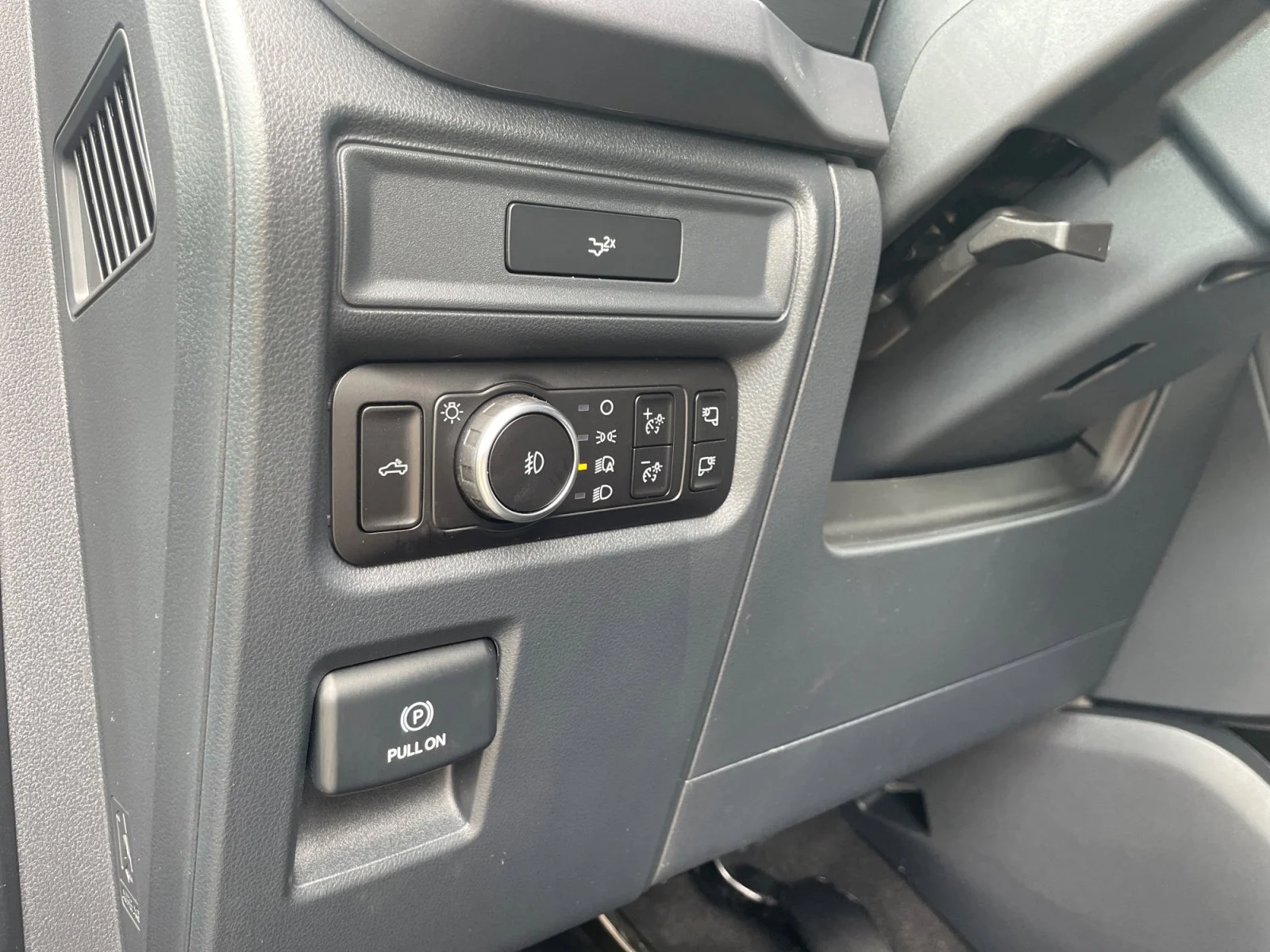 New 2026 Oxford White Ford XLT image 13