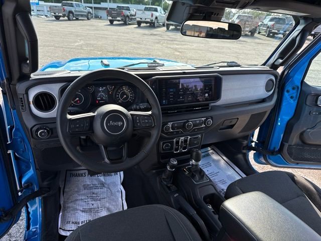 Used 2024  Jeep Sport S image 15