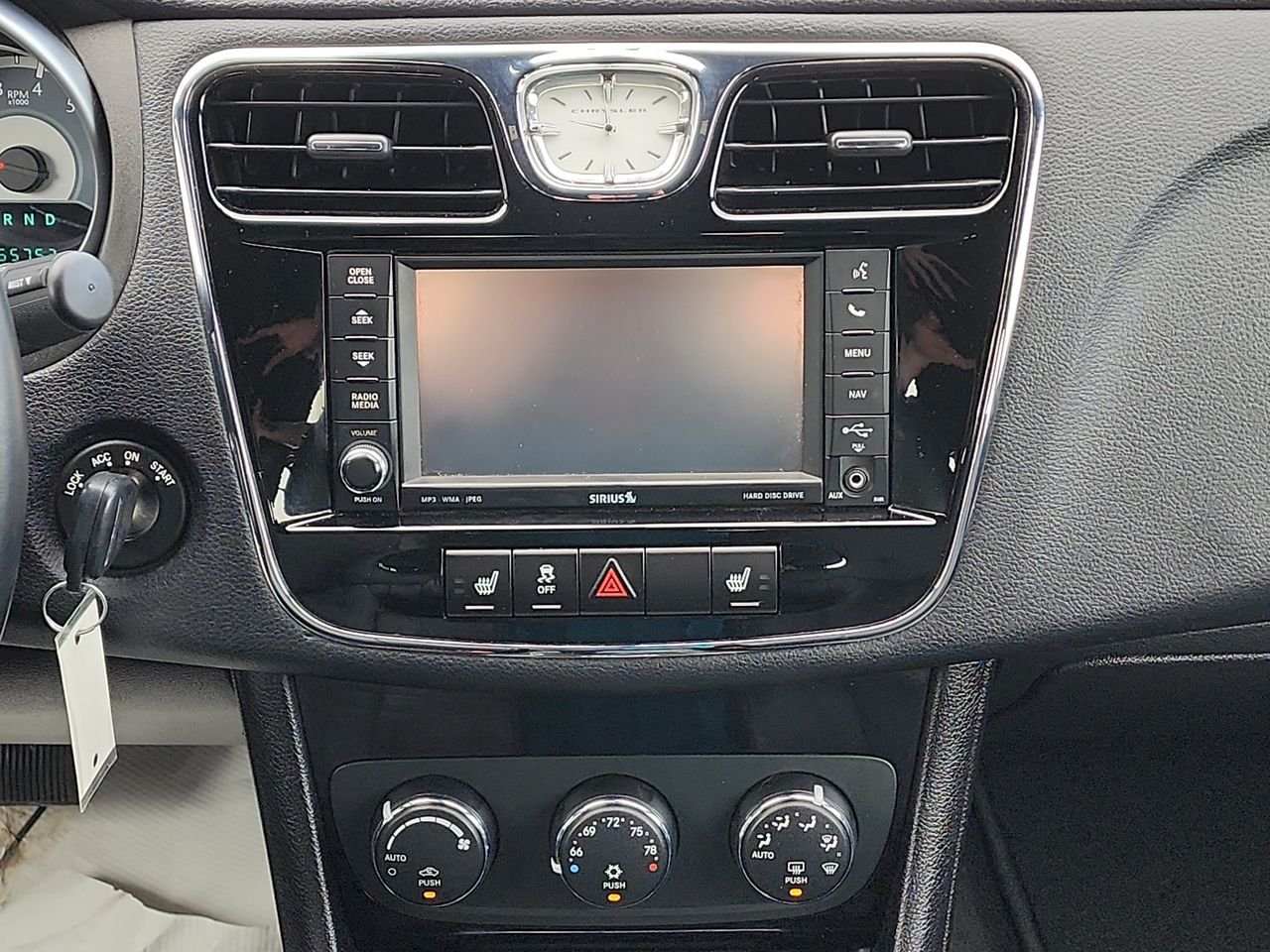 Used 2012  Chrysler Limited image 17