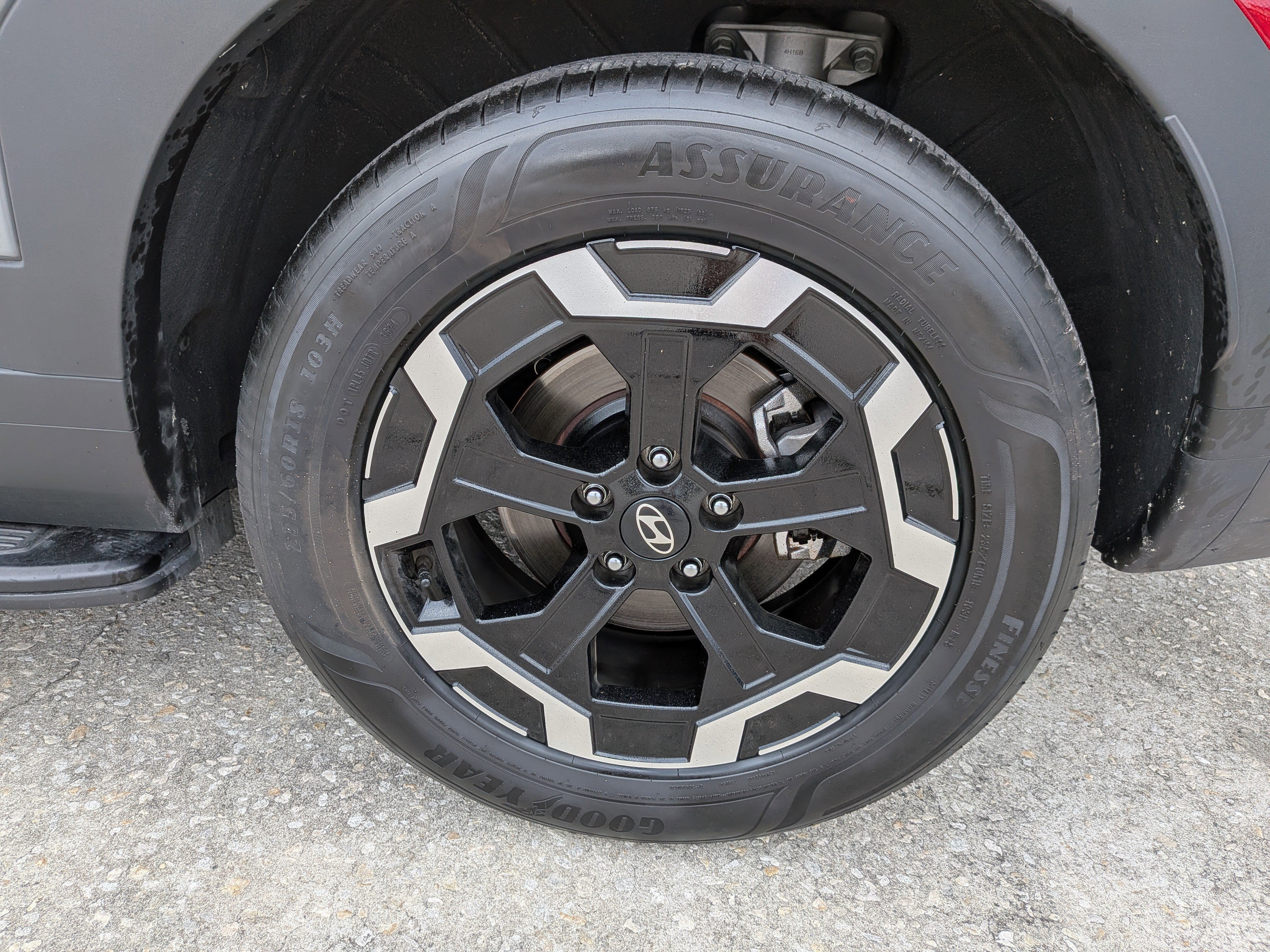 Used 2025 Hampton Gray Hyundai SE image 3