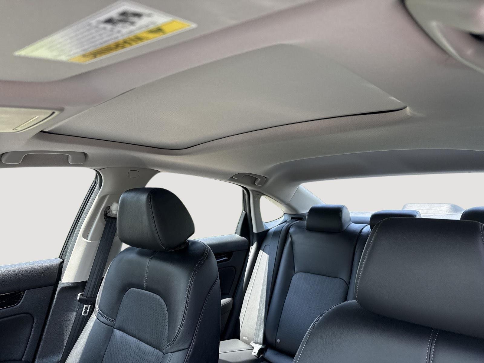 Used 2023 Crystal Black Pearl Honda Touring image 4