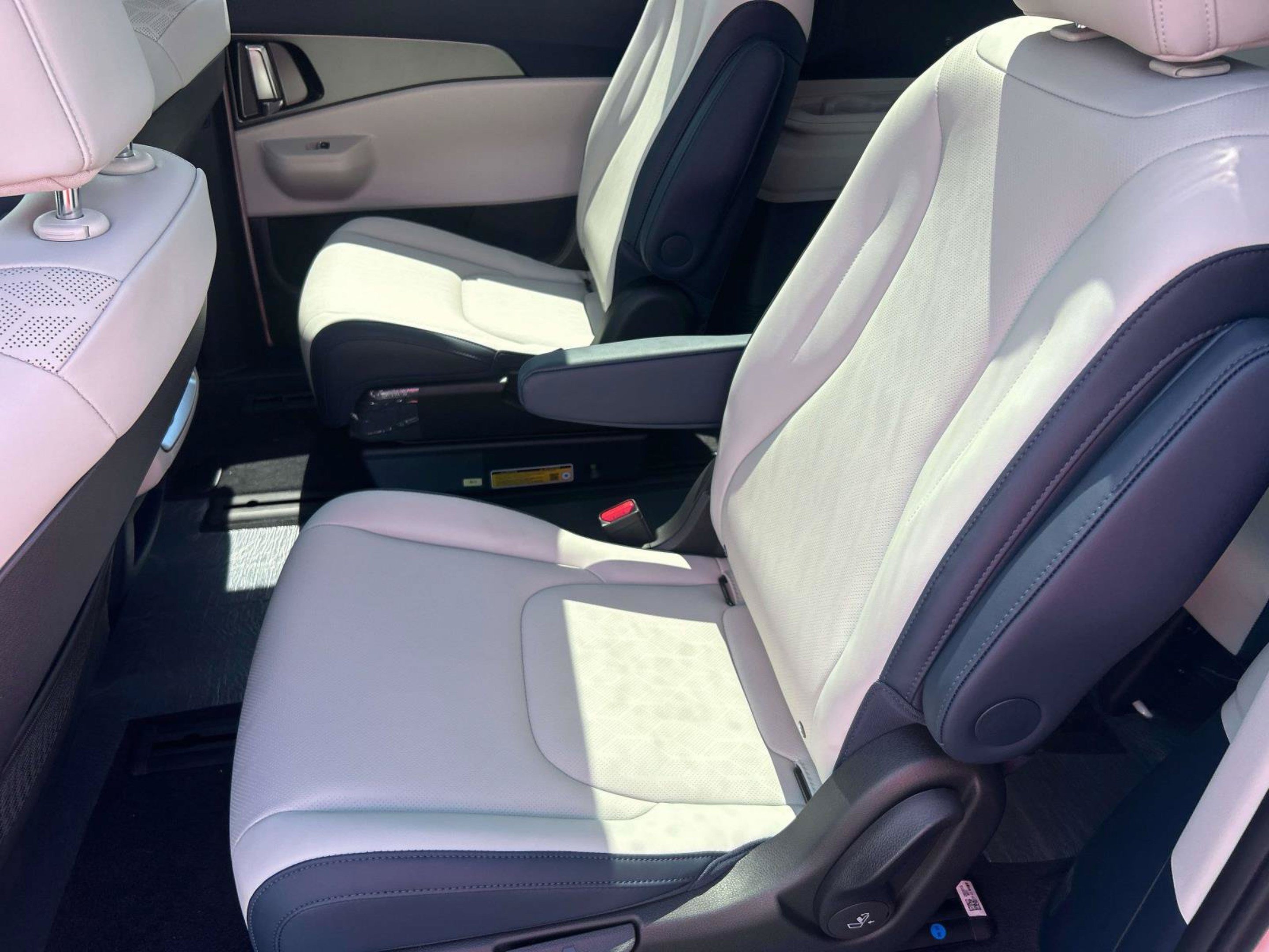 New 2027 Snow White Pearl Kia SX image 18