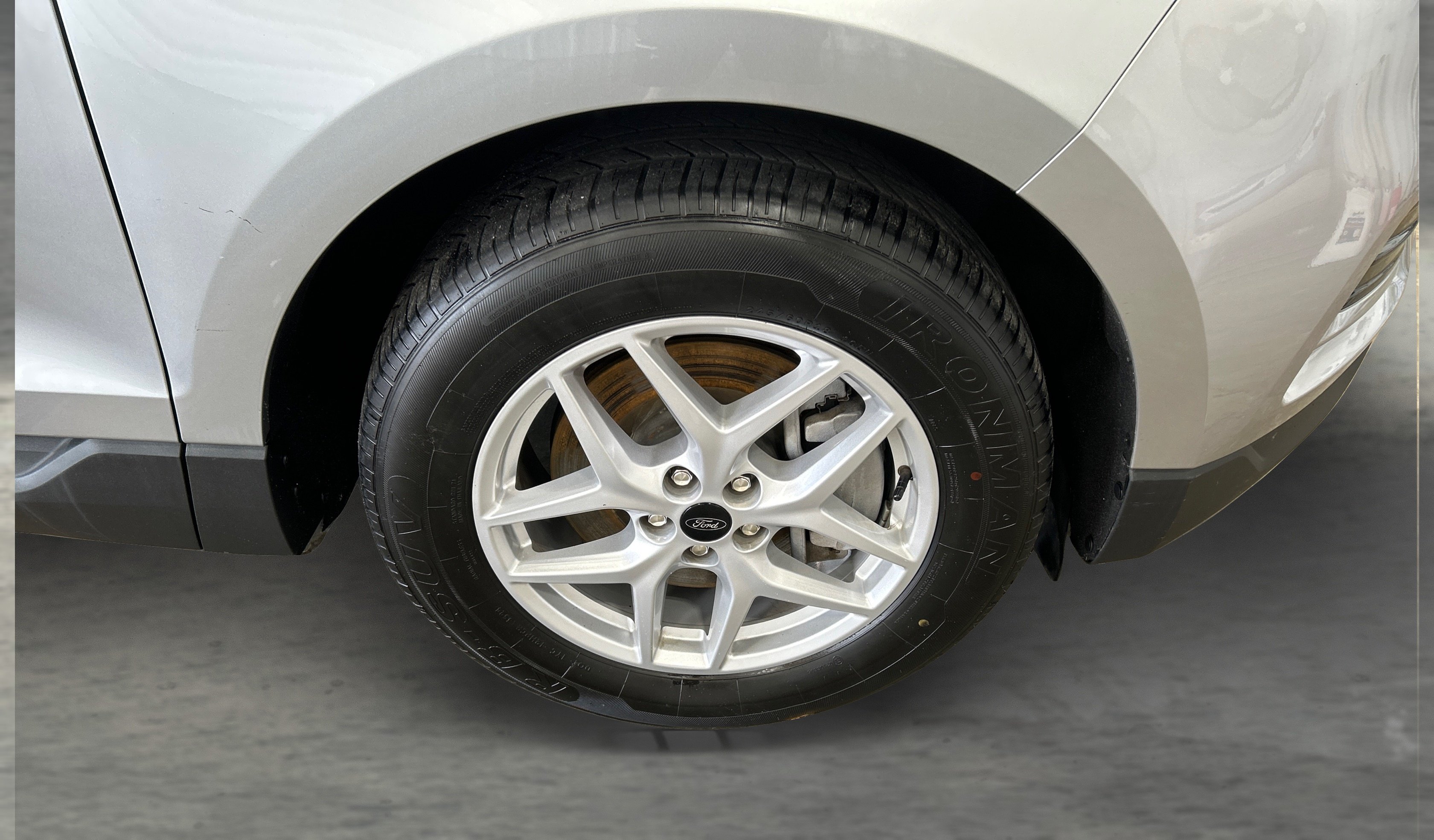 Used 2024 Silver Ford SEL image 22