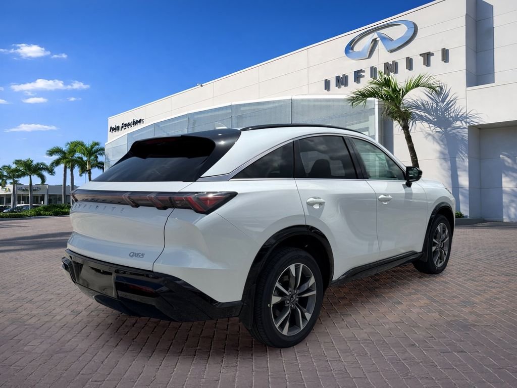 New 2027 RADIANT WHITE INFINITI Luxe AWD image 7