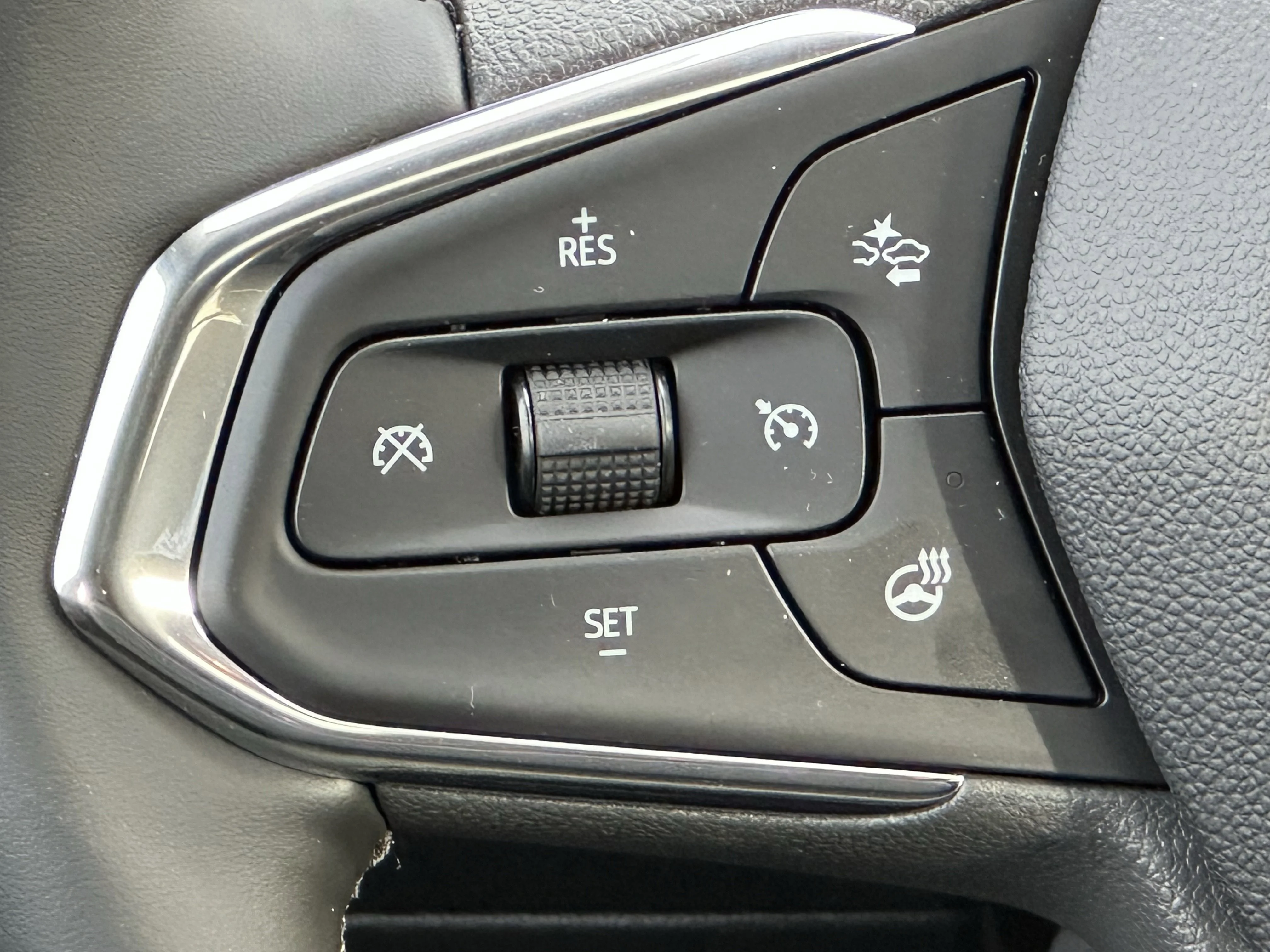 New 2026 Mosaic Black Metallic Chevrolet ACTIV image 15