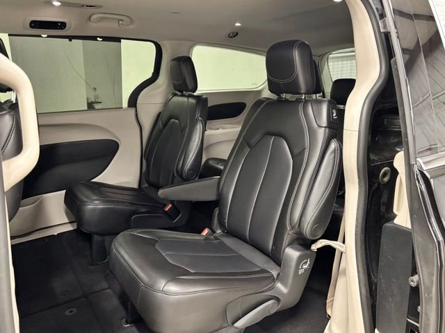 Used 2023 Black Chrysler Touring L image 19