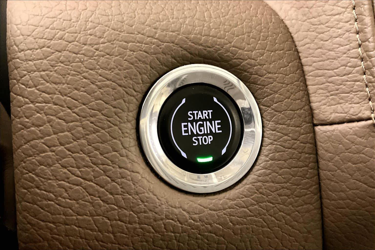 Used 2023 White Frost Tricoat GMC Denali image 32