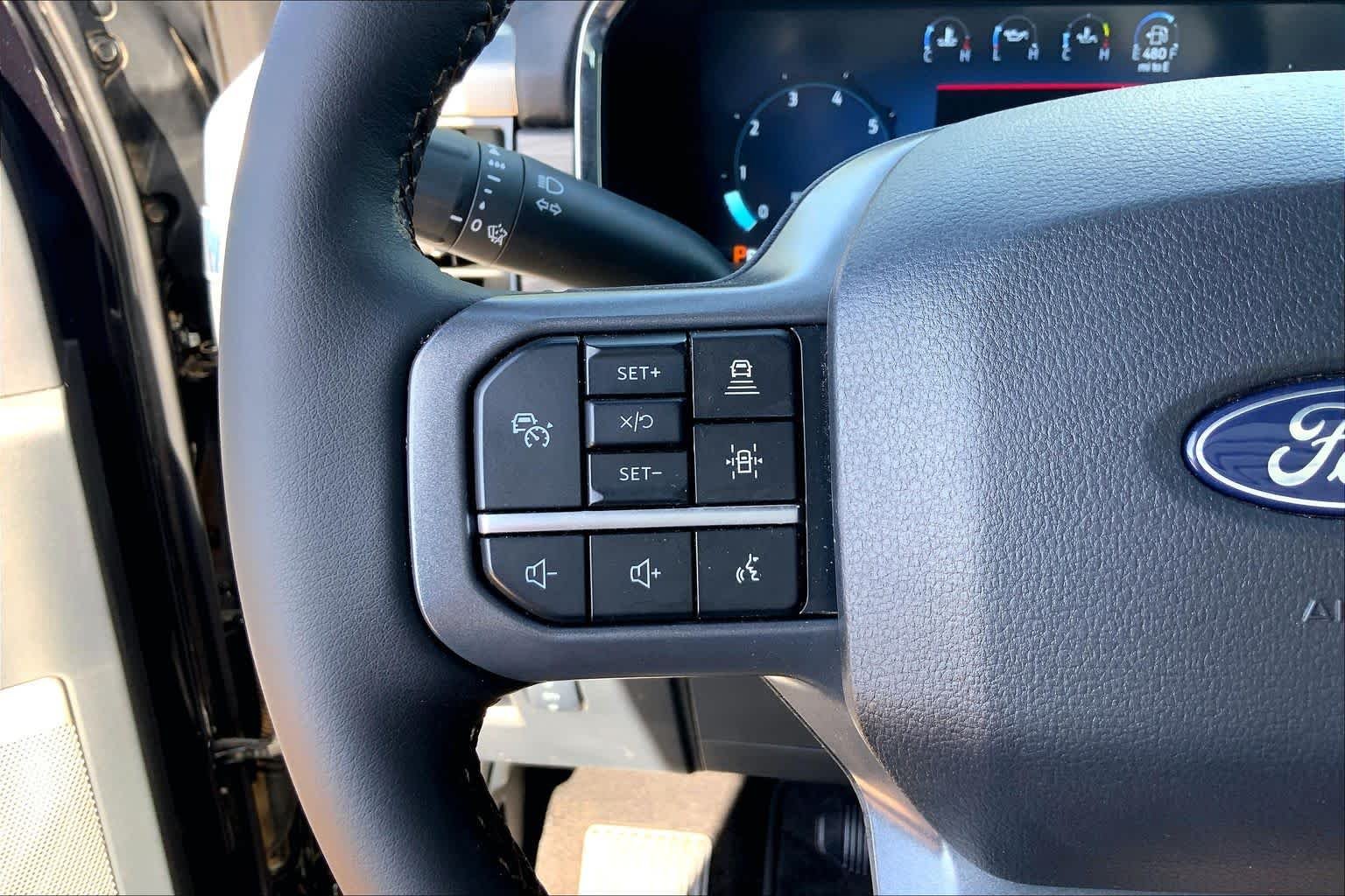 Used 2025 Agate Black Metallic Ford LARIAT image 24