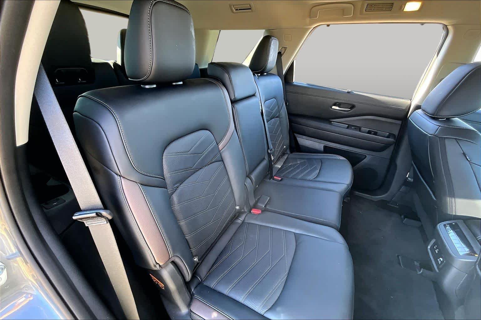 Used 2025 Gun Metallic Nissan Platinum image 20