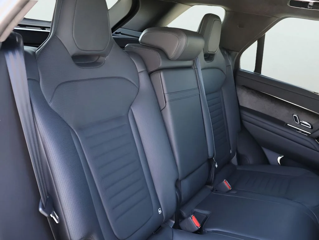 Certified Used 2025 Blue Nebula in Matte Land Rover SV Edition Two image 19