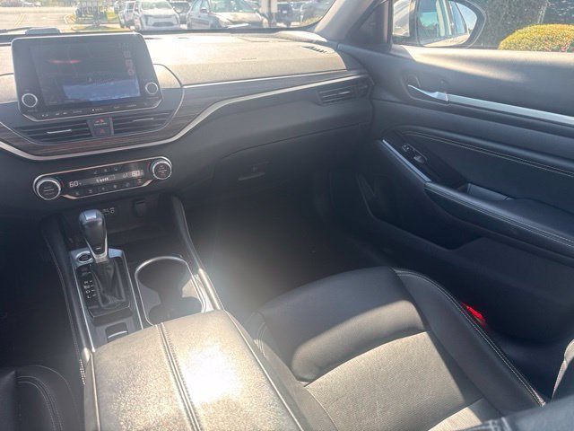 Used 2021 White Nissan 2.5 SL image 21