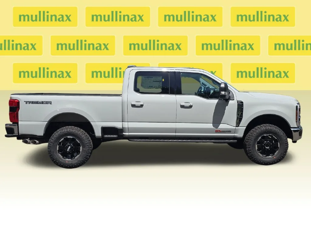 New 2026 White Ford XLT image 2