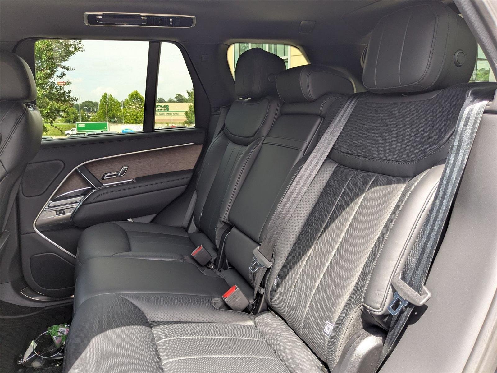 Used 2025 Carpathian Grey Premium Metallic Land Rover SE image 28