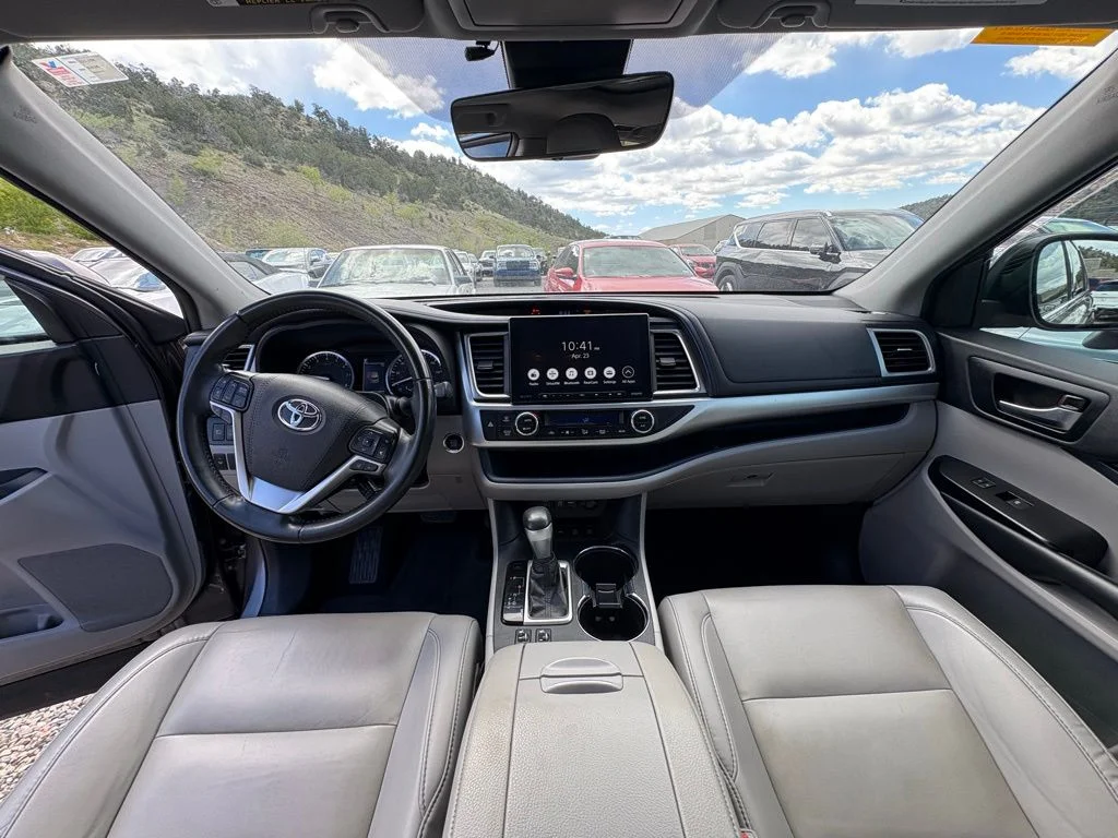 Used 2019 Predawn Gray Mica Toyota XLE image 4