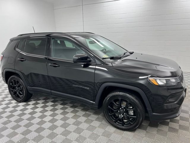 Used 2025 Black Jeep Latitude image 4
