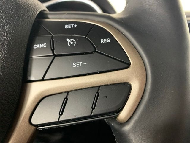 Used 2017 White Jeep Laredo image 28