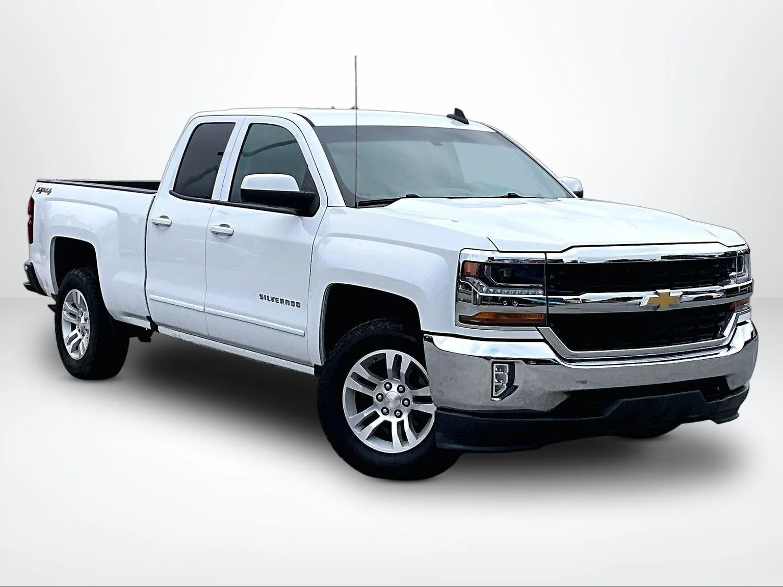 Used 2016 White Chevrolet LT image 13