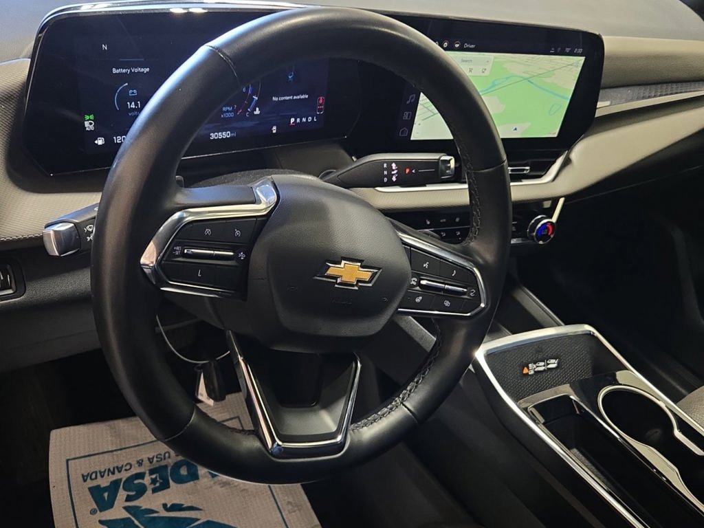 Used 2025 White Chevrolet LT image 6