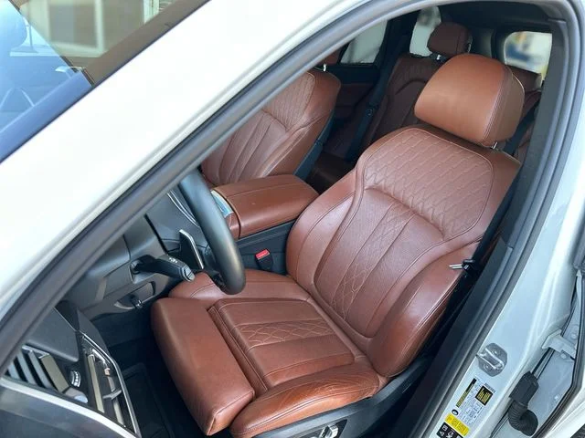 Used 2019 White BMW xDrive40i image 12