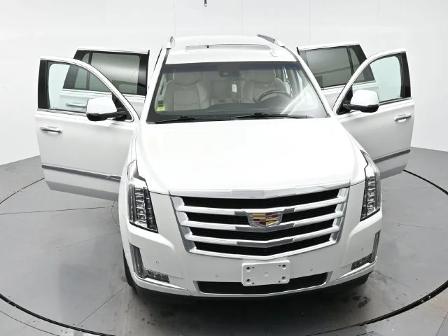 Used 2018 CRYSTAL WHITE TRICOAT Cadillac Luxury image 45