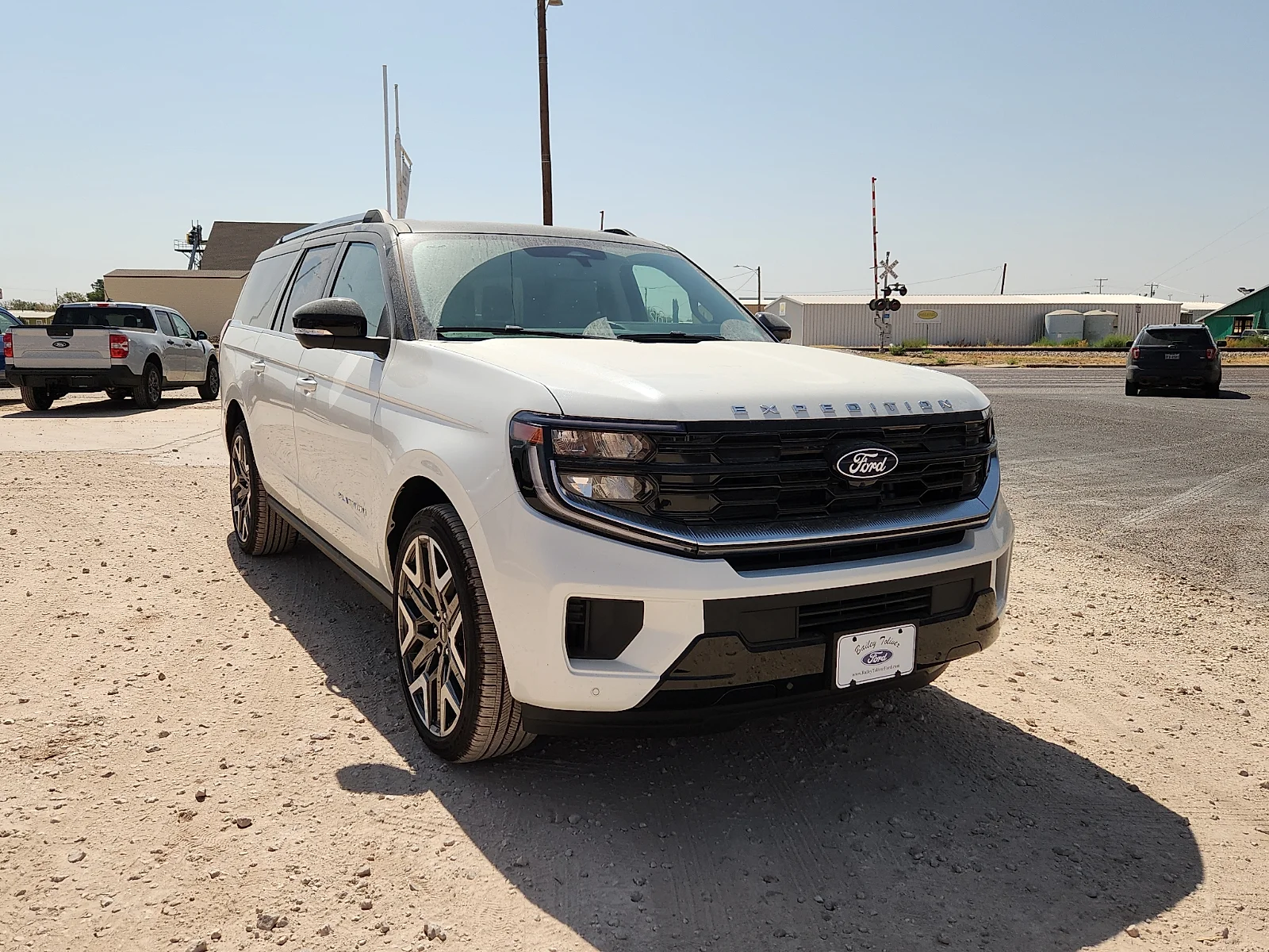 New 2027 Star White Metallic Tri-Coat Ford Platinum image 1