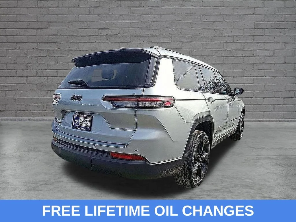 Used 2021 Silver Jeep Altitude image 13