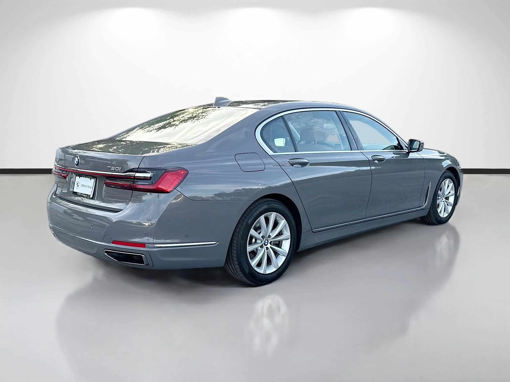 Used 2021 Bernina Grey Amber Effect BMW 750i xDrive image 3