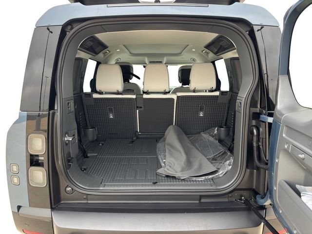 Certified Used 2026 Blue Land Rover X-Dynamic SE image 18