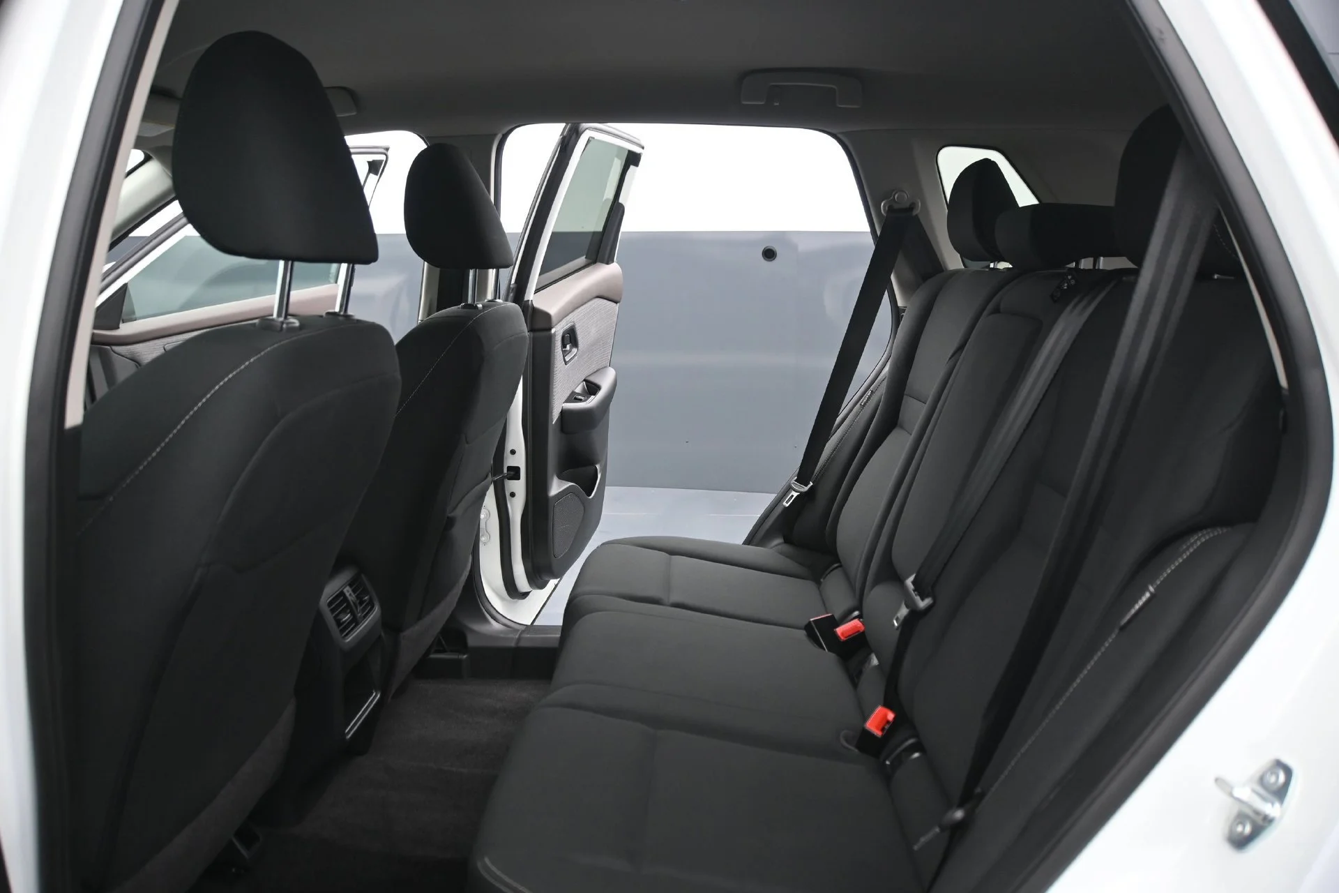 Used 2023 Glacier White Nissan S image 16