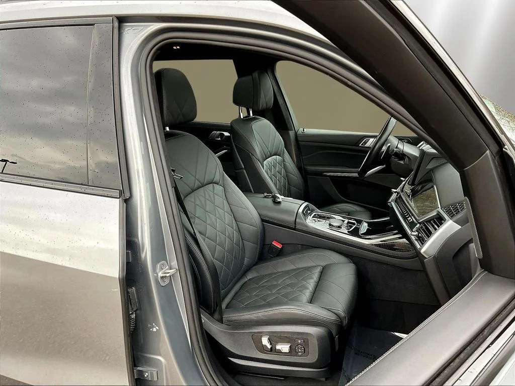 Used 2024 Gray Metallic BMW xDrive40i image 30
