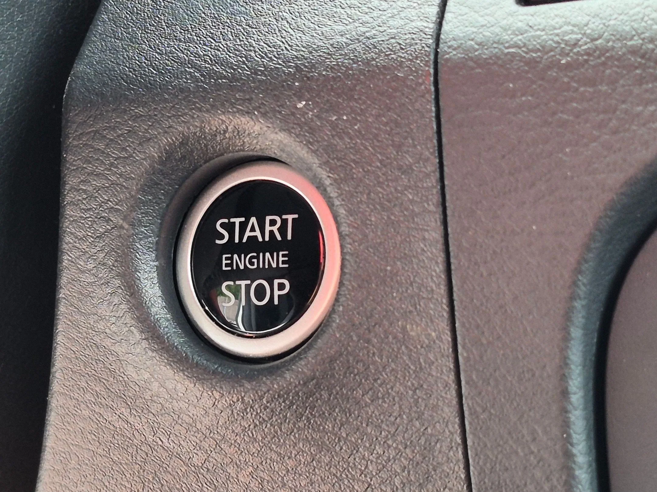 Used 2025 Glacier White Nissan SV image 16