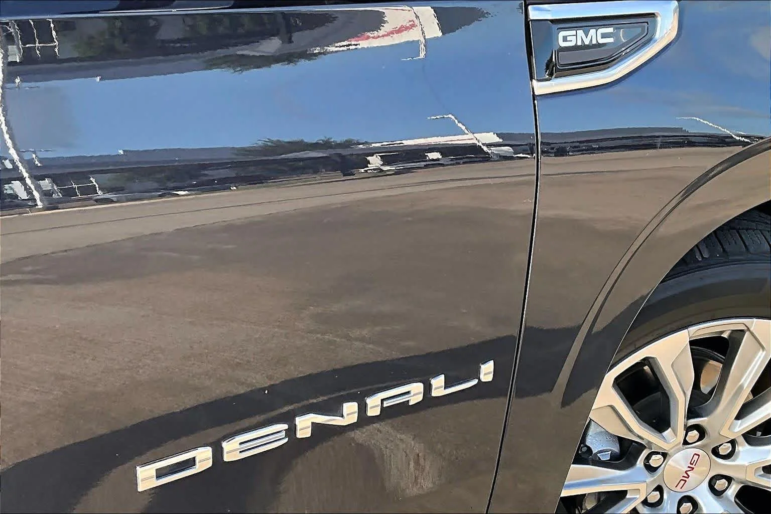 Used 2023 Titanium Rush Metallic GMC Denali image 9