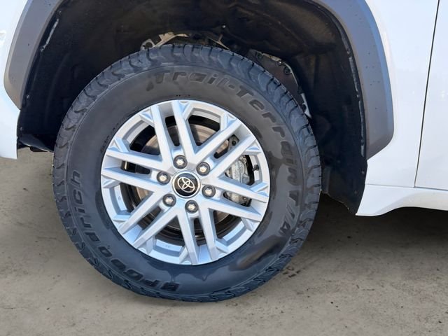 Used 2022 White Toyota SR5 image 14