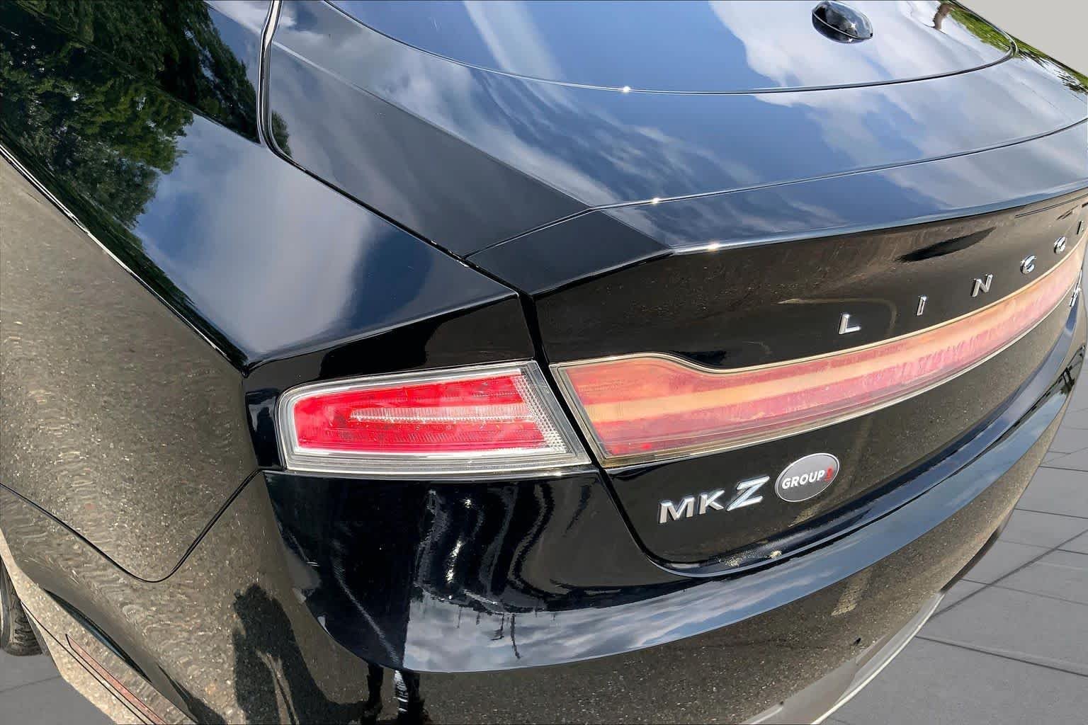 Used 2018 Black Velvet Lincoln Reserve image 28