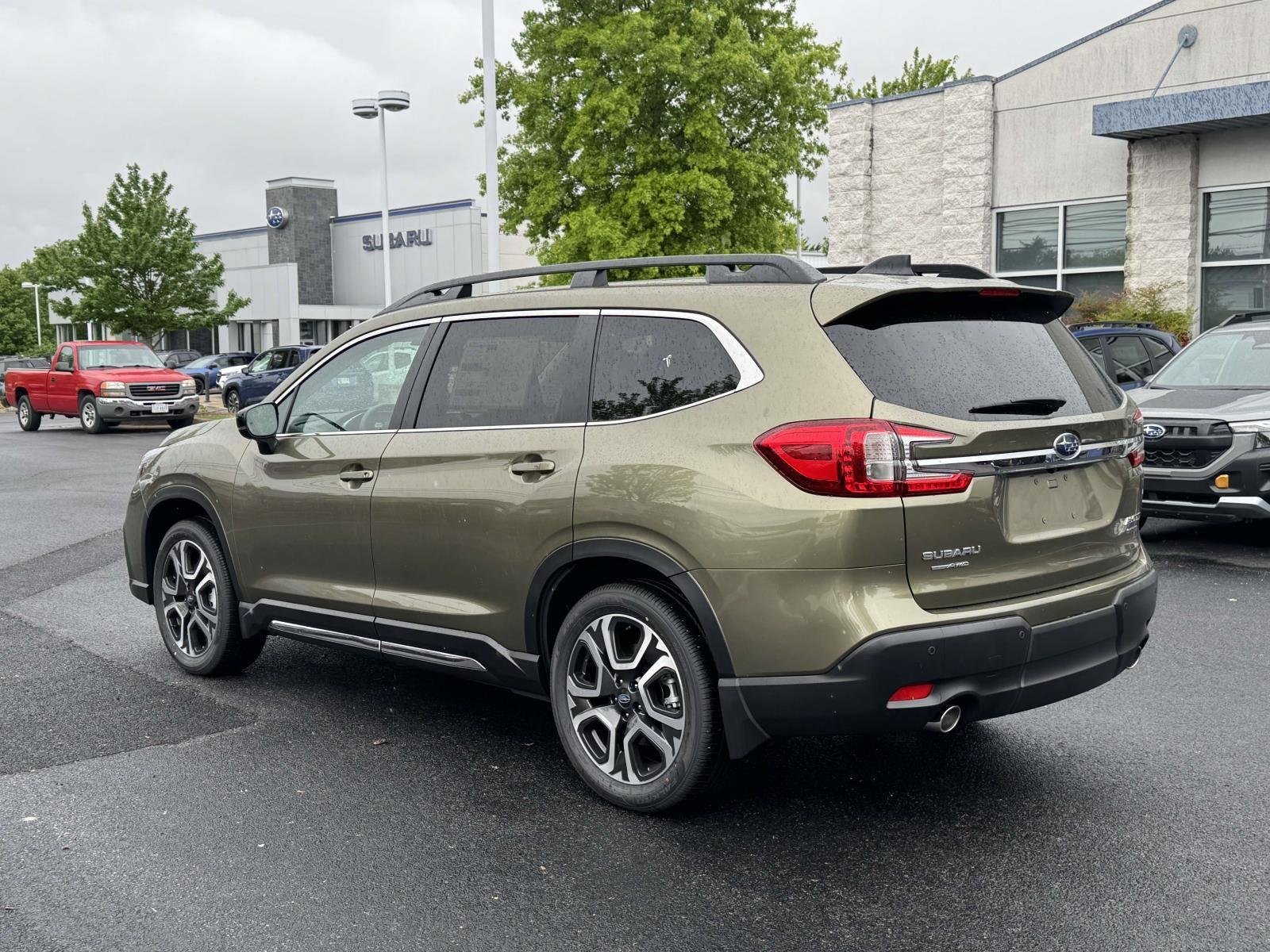 New 2026 AUTUMN GREEN METALLIC Subaru Limited 7-Passenger image 4