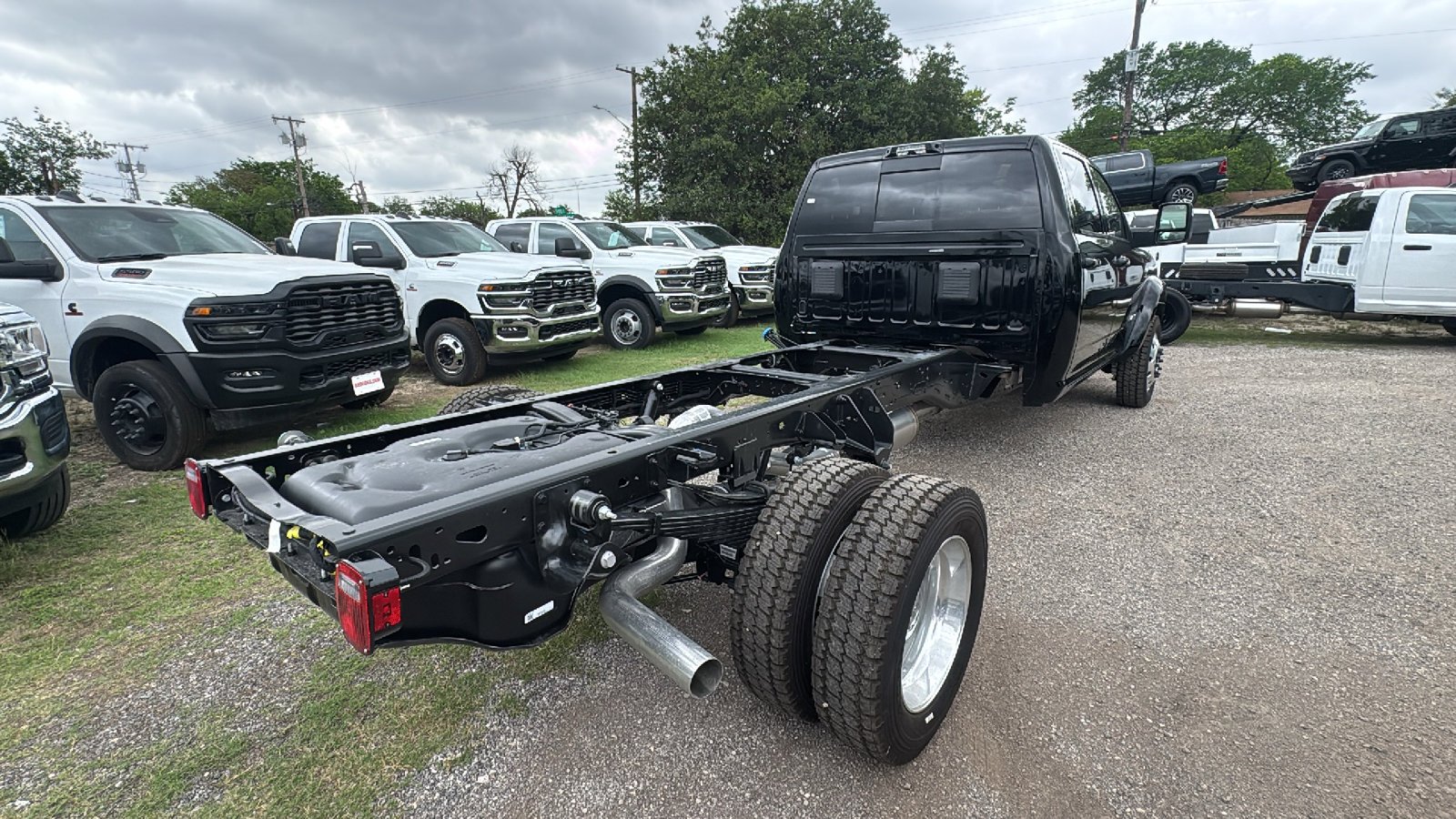 New 2026 Diamond Black Crystal Pearl-Coat Exterior Paint RAM Big Horn image 5