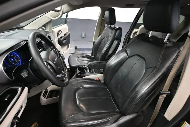 Used 2020 Gray Chrysler Touring L image 17