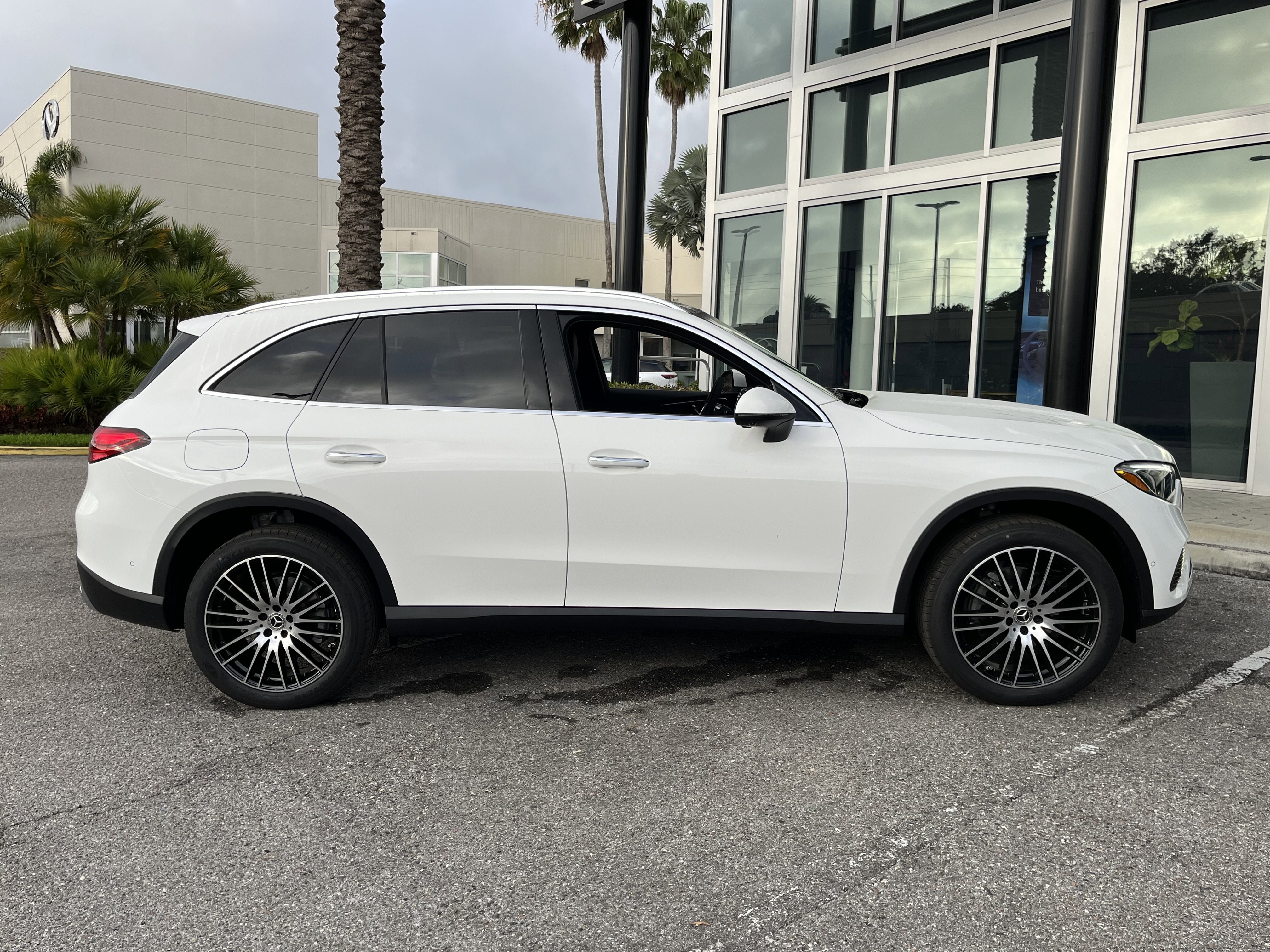 New 2026 Polar White Mercedes-Benz GLC 300 image 38