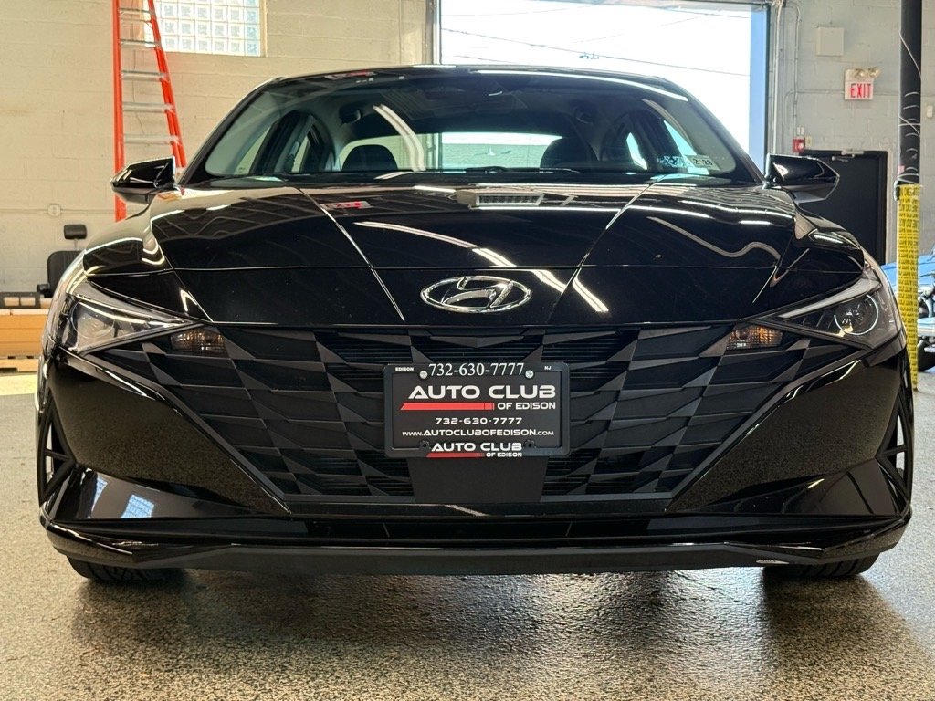 2023 Hyundai Elantra SEL Convenience photo 2