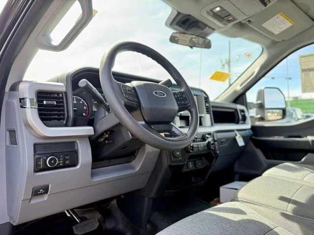 2025 Ford F-350 Super Duty Chassis Cab XL - Photo 13