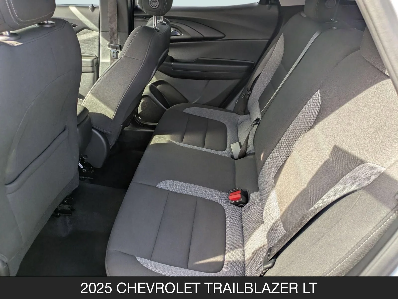 Used 2025 Summit White Chevrolet LT image 15