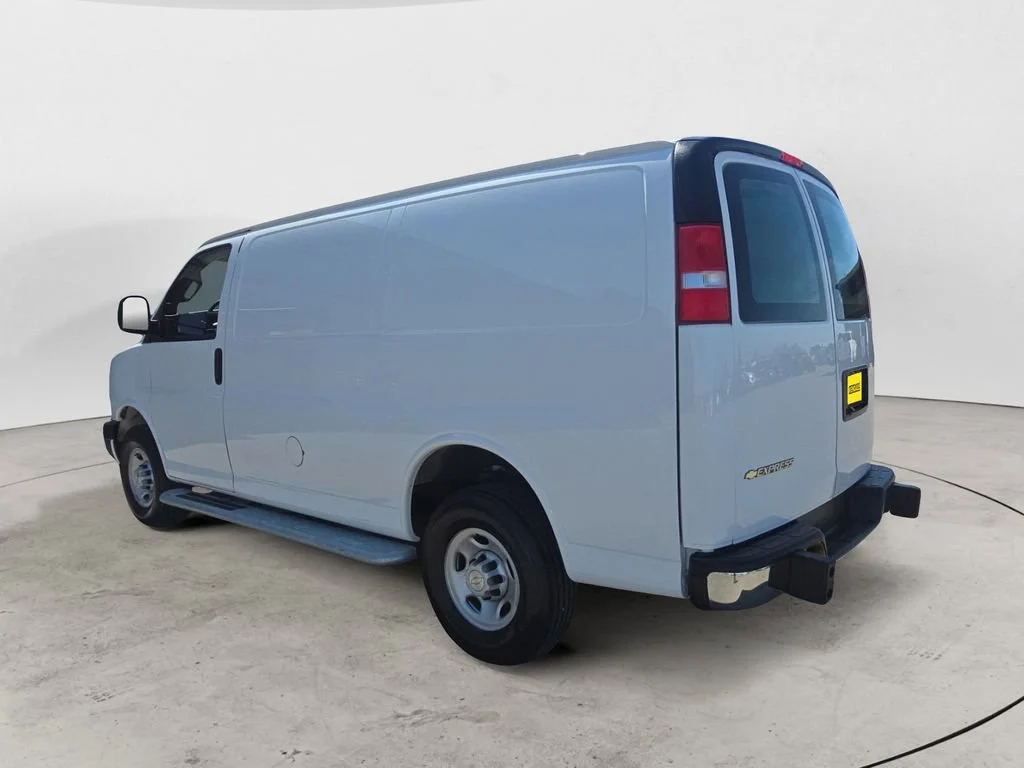 Used 2024 Summit White Chevrolet WT image 3