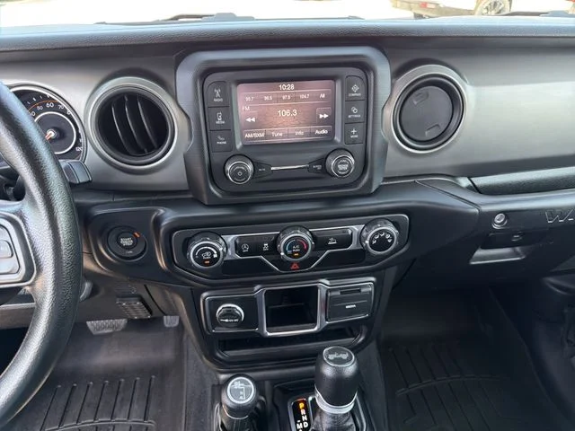 Used 2021 Green Jeep Sport image 12