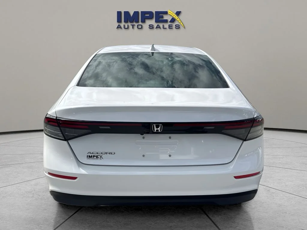 Used 2024 White Honda EX image 4