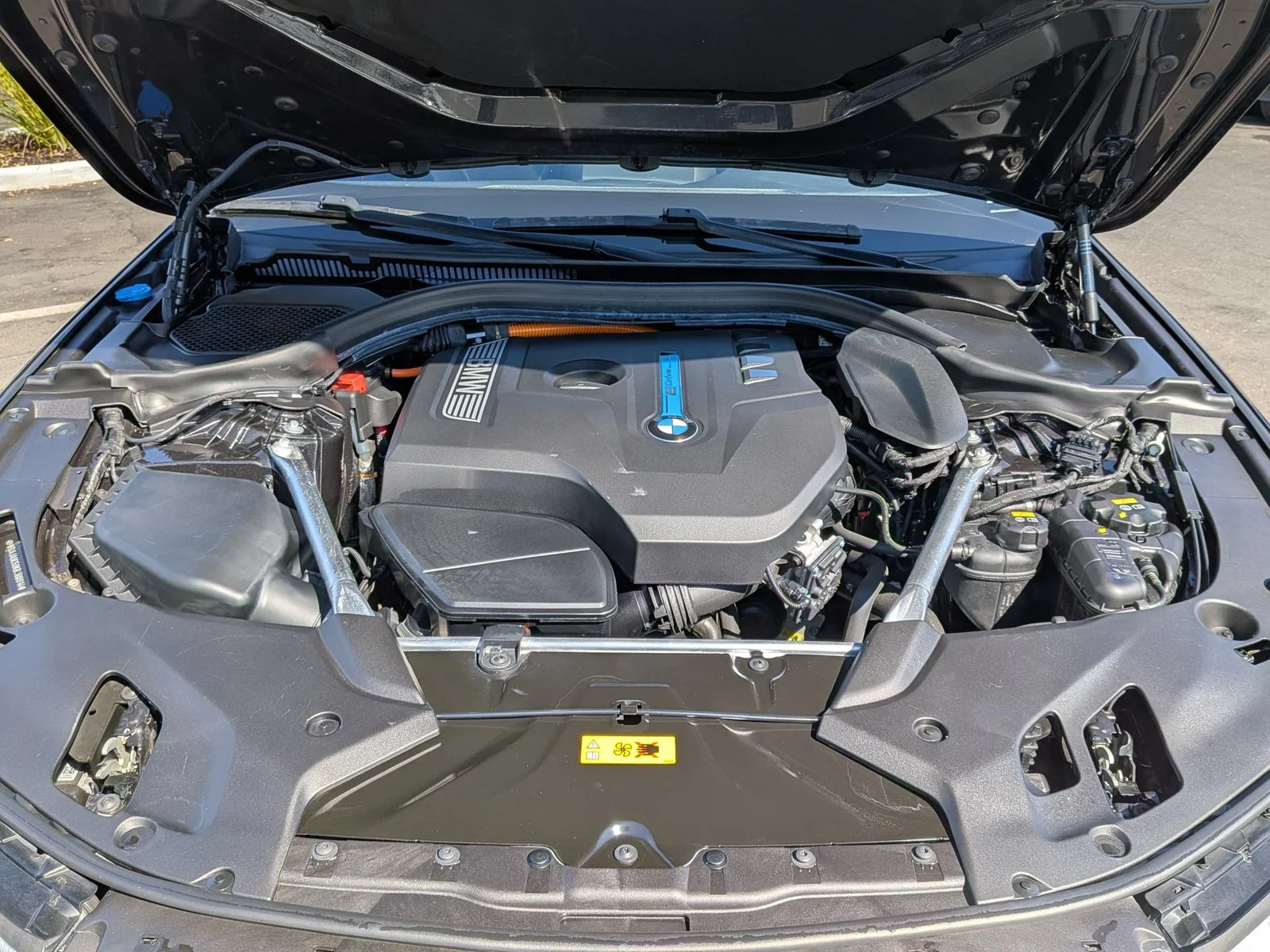 Used 2019 Dark Graphite Metallic BMW 530e iPerformance image 24