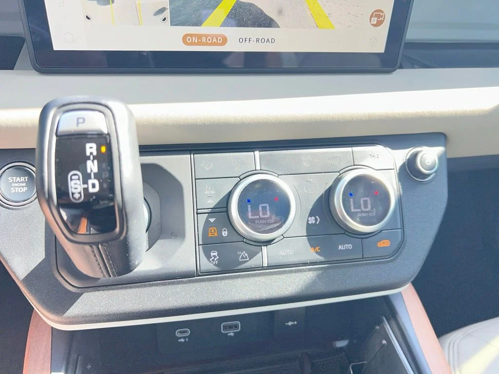 Used 2024 Green Land Rover S image 48