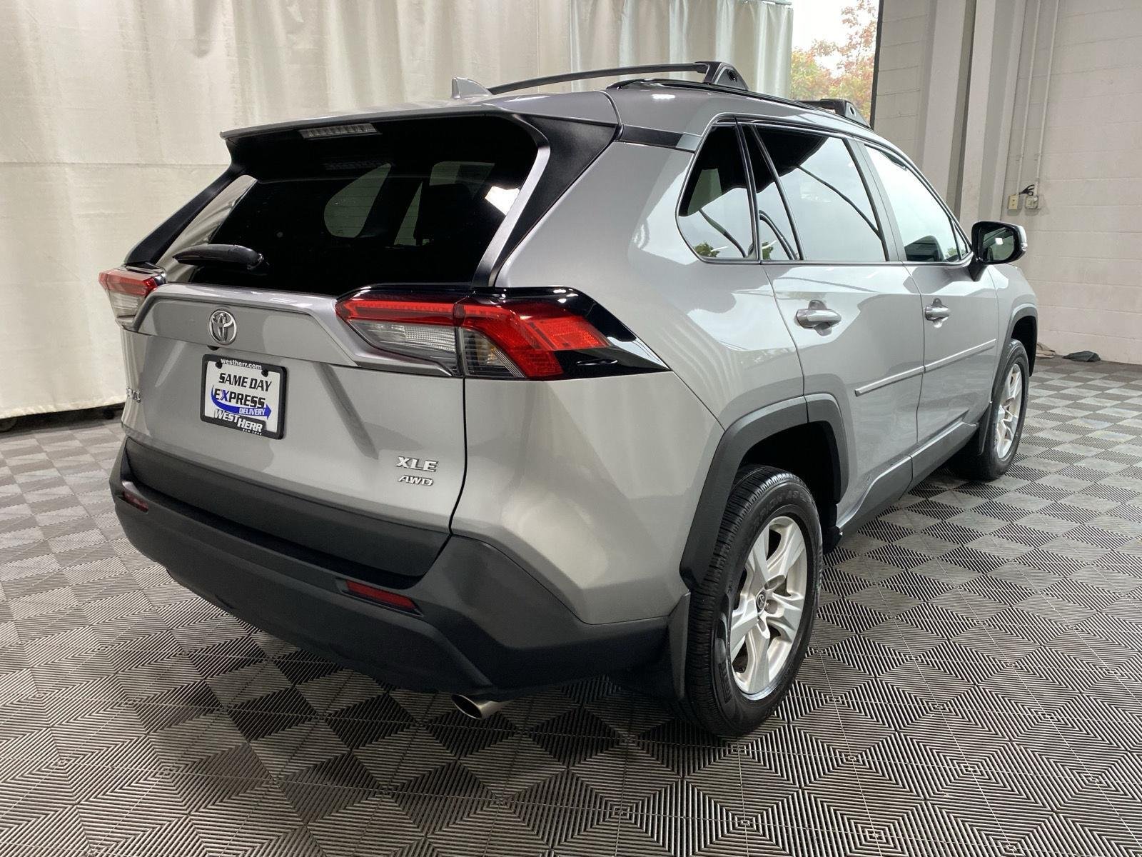 Used 2021 Silver Sky Metallic Toyota XLE image 8