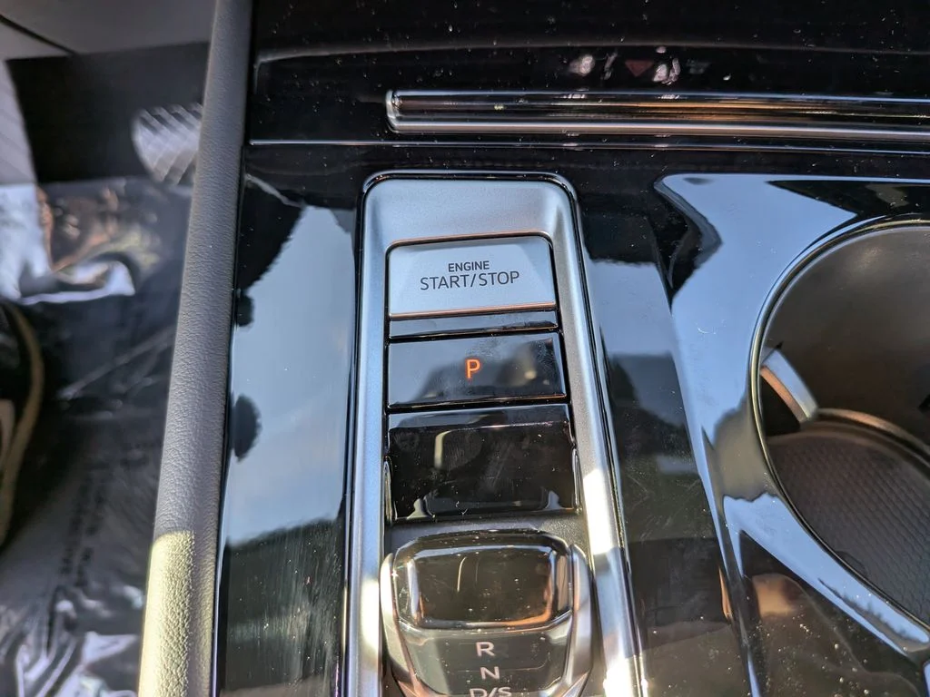 New 2026 White/off-white Volkswagen SE w/Technology image 21