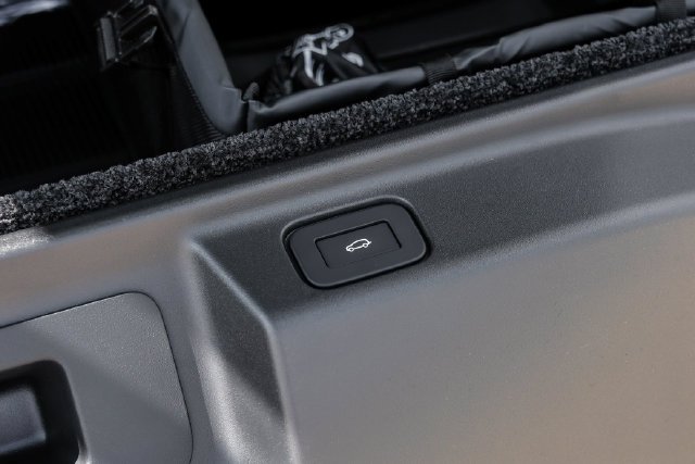 New 2027 Gold Land Rover SE image 72